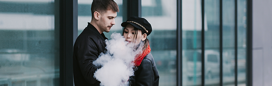 هل يشكل التدخين الإلكتروني – الـ Vaping خطرا ًعلى الأشخاص من حولك؟