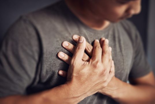 هل توجد علاقة بين استخدام السجائر الإلكترونية وزيادة خطورة الإصابة بالنوبات القلبية؟