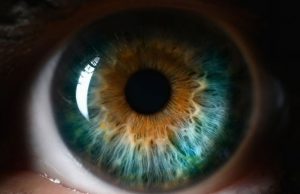ما هو تأثير السجائر الالكترونية على العينين؟