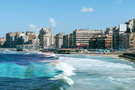 الإسكندرية : ضبط سوائل إلكترونية مجهولة المصدر بالأسواق