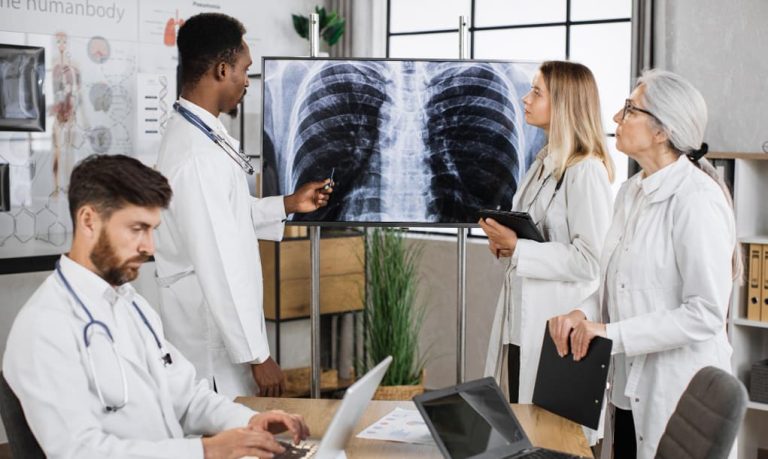 عدد كبير من الأطباء يعتقد أن الفيب يسبب مرض الانسداد الرئوي المزمن ، على الرغم من جميع الدراسات التي تظهر خلاف ذلك