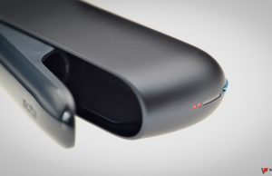 وميض مصابيح LED الموجودة على جهاز IQOS باللون الأحمر