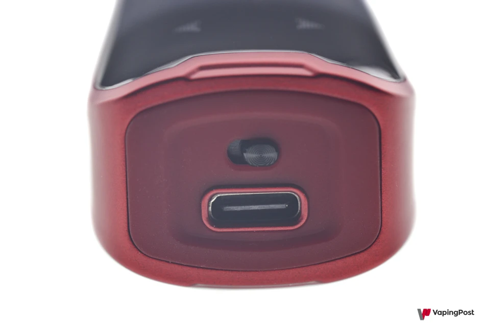 يوجد في قاعدة بود Luxe XR Max 2 منفذ USB-C