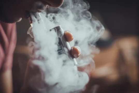 ماذا فعلت السجائر الالكترونية بـ اسامة داوود