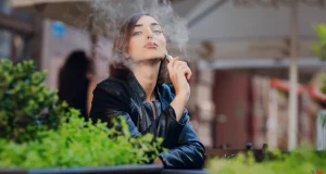 نتائج دراسة هيئة الصحة العامة الفرنسية حول تأثير السجائر الإلكترونية على الإقلاع عن التدخين – 2025
