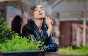 نتائج دراسة هيئة الصحة العامة الفرنسية حول تأثير السجائر الإلكترونية على الإقلاع عن التدخين – 2025