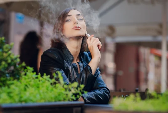 نتائج دراسة هيئة الصحة العامة الفرنسية حول تأثير السجائر الإلكترونية على الإقلاع عن التدخين – 2025