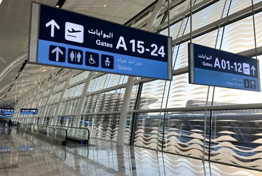 طار الملك عبد العزيز الدولي في جدة أدرج السجائر الإلكترونية ضمن قائمة المواد المحظور