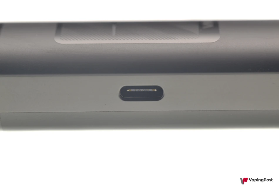 منفذ USB-C مخصص للشحن السريع