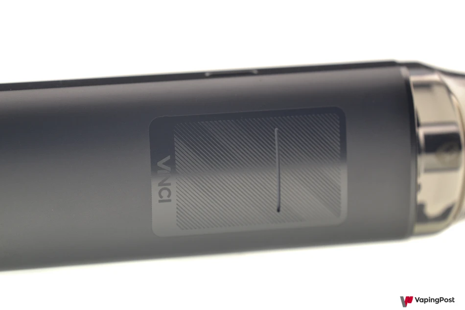 في مقدمة بود Vinci S، يضيء شريط LED أثناء الاستخدام والشحن