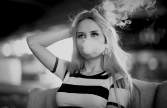 هل فقدت امرأة امريكية قدرتها على الكلام “بسبب السجائر الإلكترونية