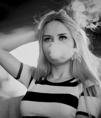 هل فقدت امرأة امريكية قدرتها على الكلام “بسبب الفيب” فعلًا؟ هل فقدت امرأة امريكية قدرتها على الكلام “بسبب السجائر الإلكترونية