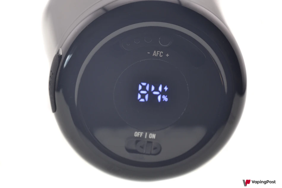 تُعرض نسبة شحن البطارية المتبقية أعلى شيشة Lodestone LC Lite