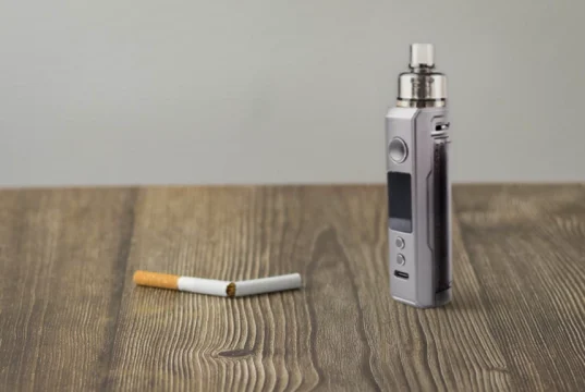 السجائر الإلكترونية أكثر فعالية من منتجات بدائل النيكوتين في الإقلاع عن التدخين