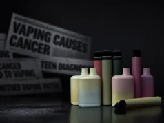 شابة بريطانية تدعي انها أُصيبت بسرطان الرئة بسبب السجائر الإلكترونية