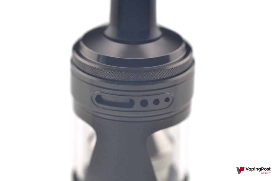 يتميز تانك Zenith 2 Pro بتصميم مدروس ويحتوي على نظام تدفق هواء علوي