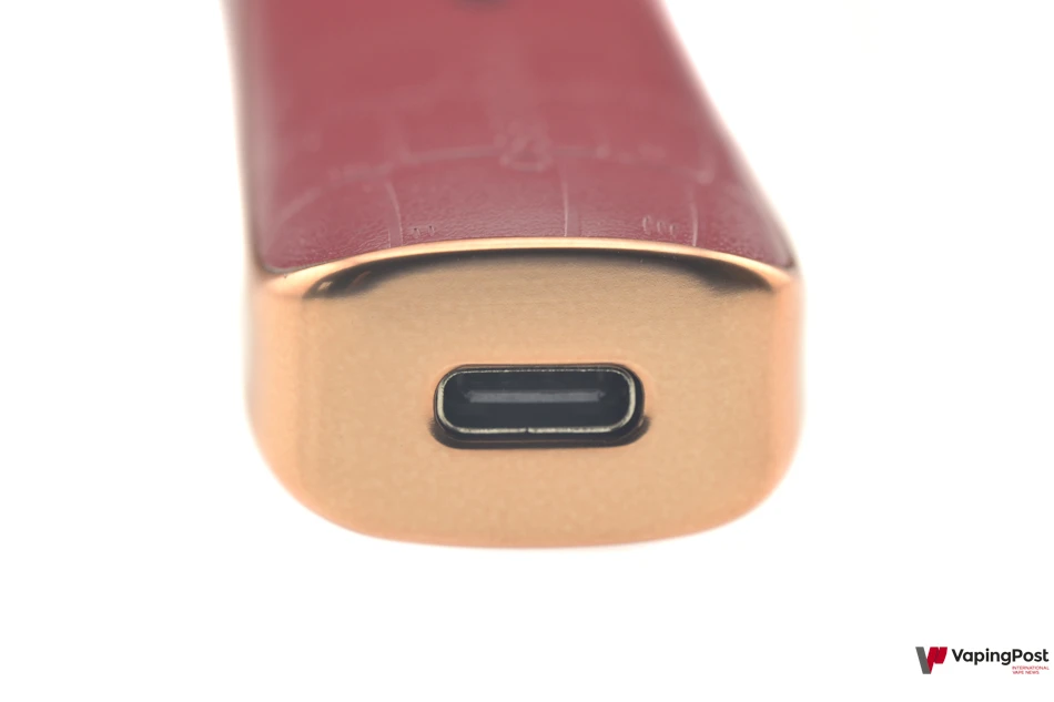 في الجزء السفلي من بود Luxe Q3 يوجد منفذ USB-C